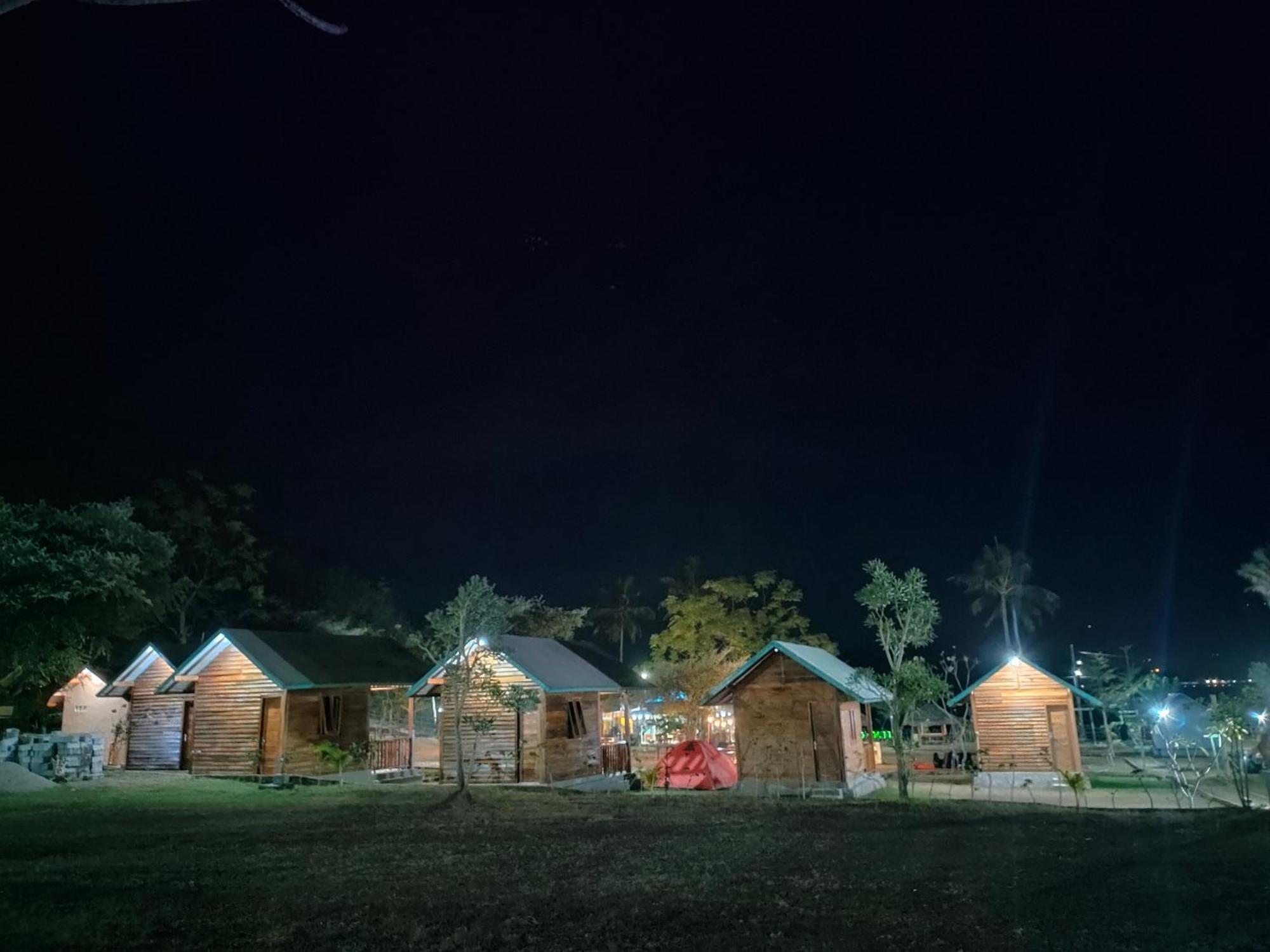 Beach Camp Lombok Sekotong Luaran gambar